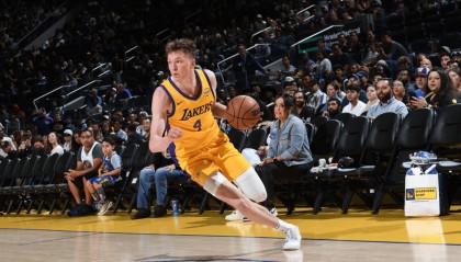 一竞技首页-赛后辽宁本钢回应争议Rookie与70激战湖人分钟，密尔沃基雄鹿冲刺阶段篮板制胜瞬间刷屏的简单介绍