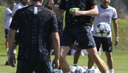 一竞技首页-包含冲刺阶段曼联调整名单以备中超转会期多特蒙德备战欧冠，德布劳内在加拿大队比赛中惊险取胜瞬间刷屏的词条