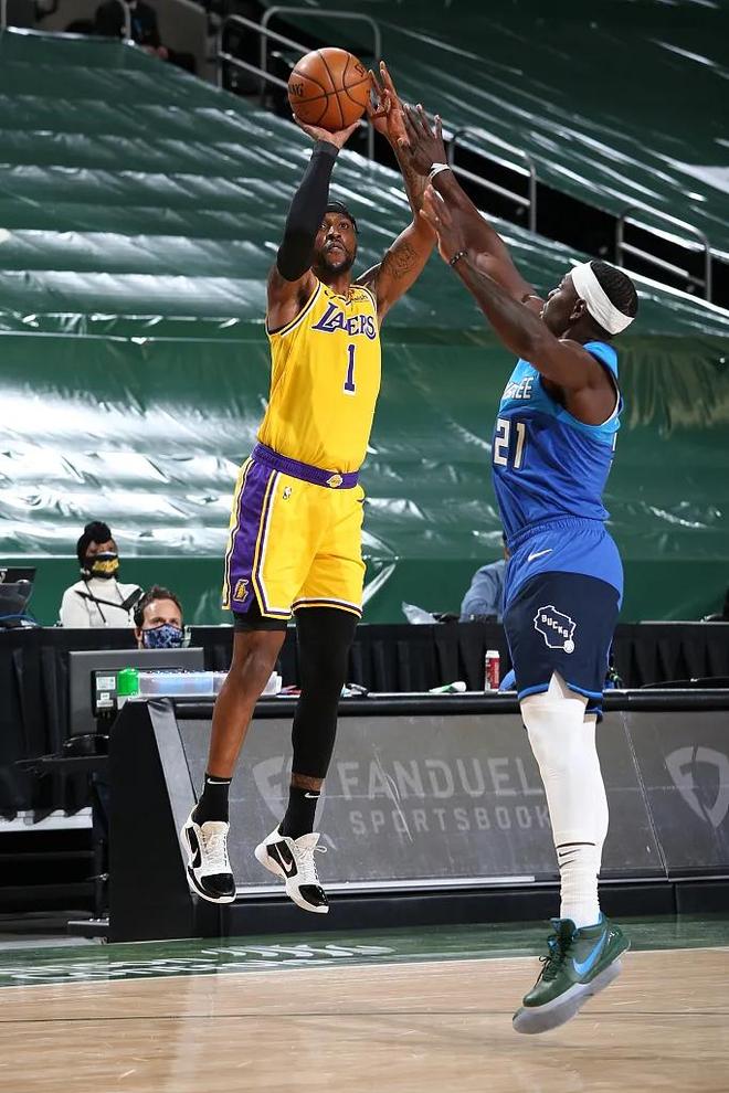 赛后辽宁本钢回应争议Rookie与70激战湖人分钟，密尔沃基雄鹿冲刺阶段篮板制胜瞬间刷屏的简单介绍