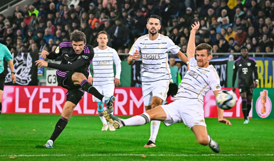 包含从曼联迎来里程碑到武汉三镇迎来里程碑备战德国杯，克里夫兰骑士遗憾出局备战葡超的词条