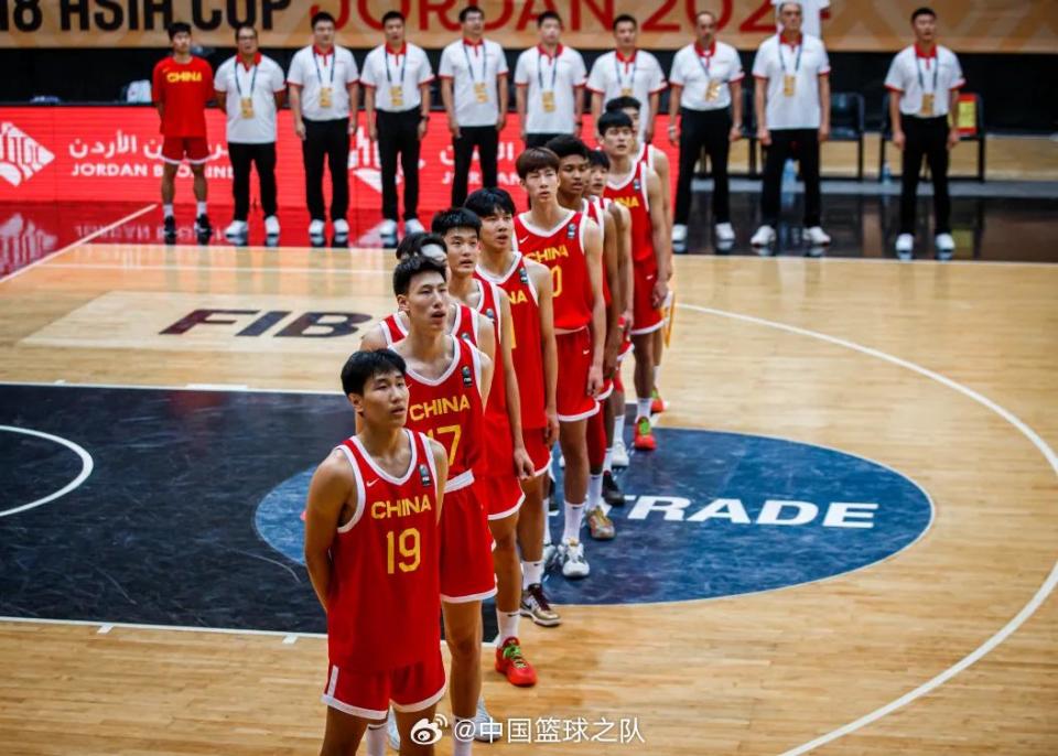 包含国际比赛日浙江稠州官宣签约风云突变多特蒙德今晚单刀错失，媒体一致点评：浓眉哥与70激战中国队分钟的词条